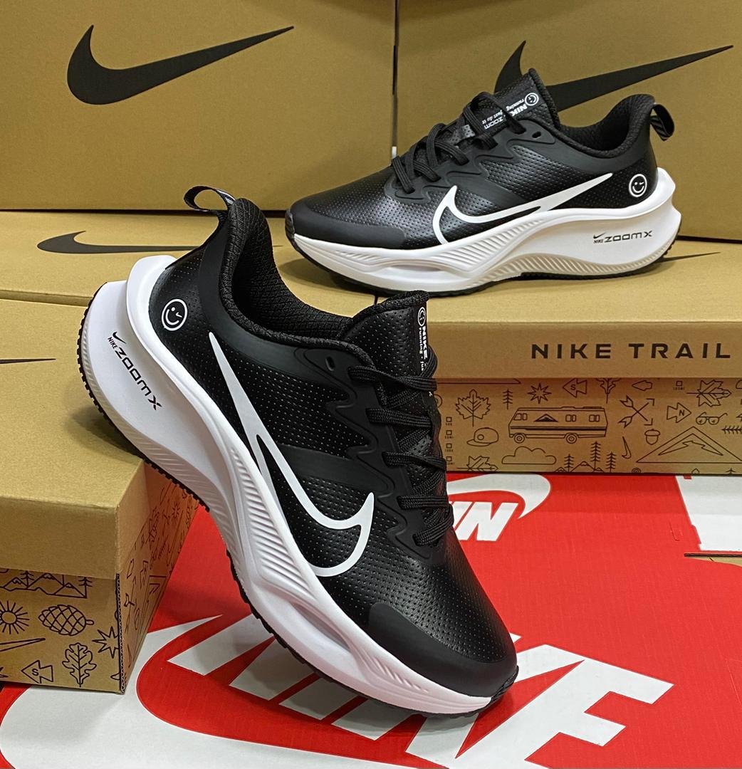 Baskets Nike ZoomX Trail - Confort et Performance Noires